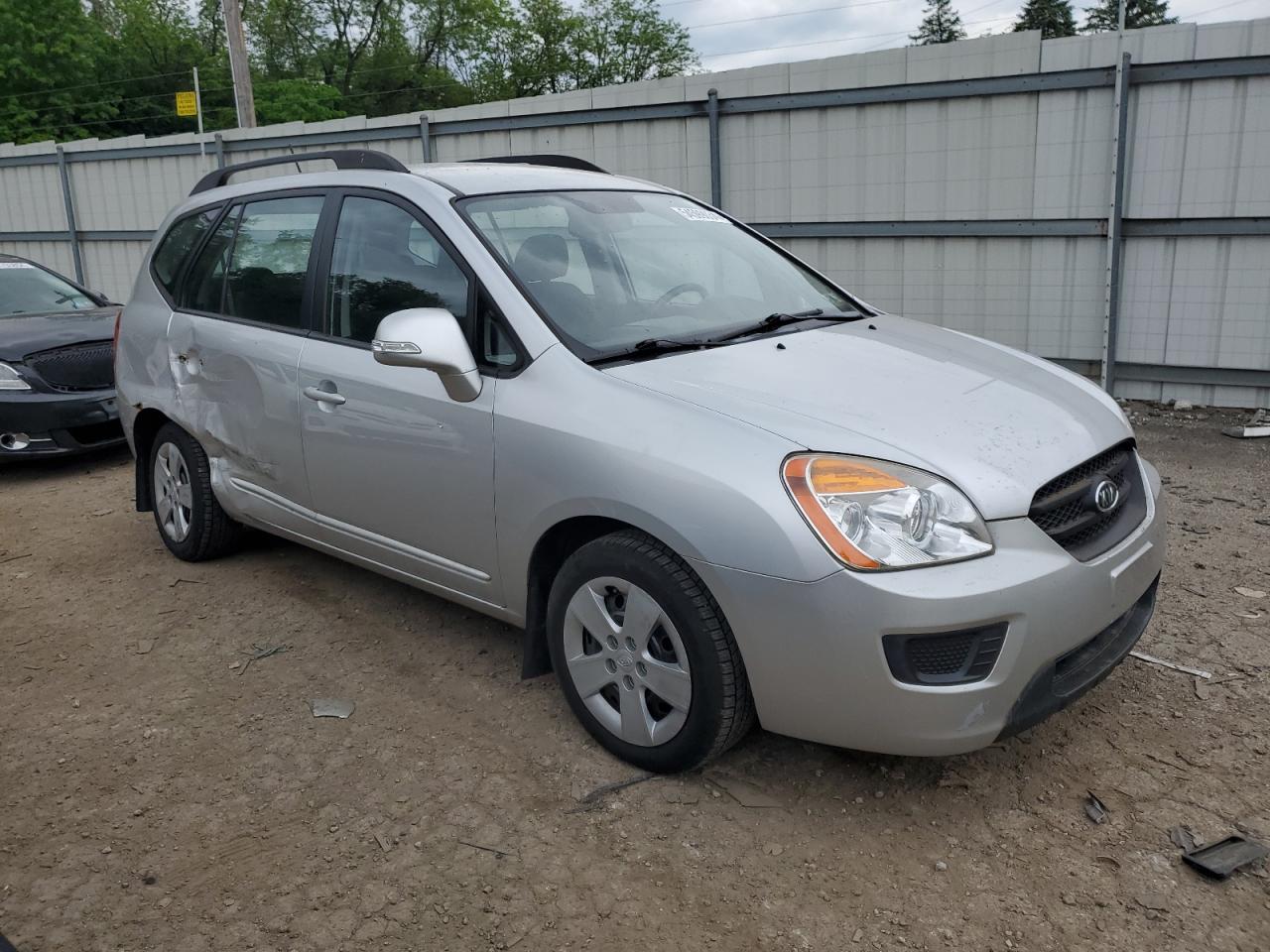 KNAHG8C82A7300711 2010 Kia Rondo Lx