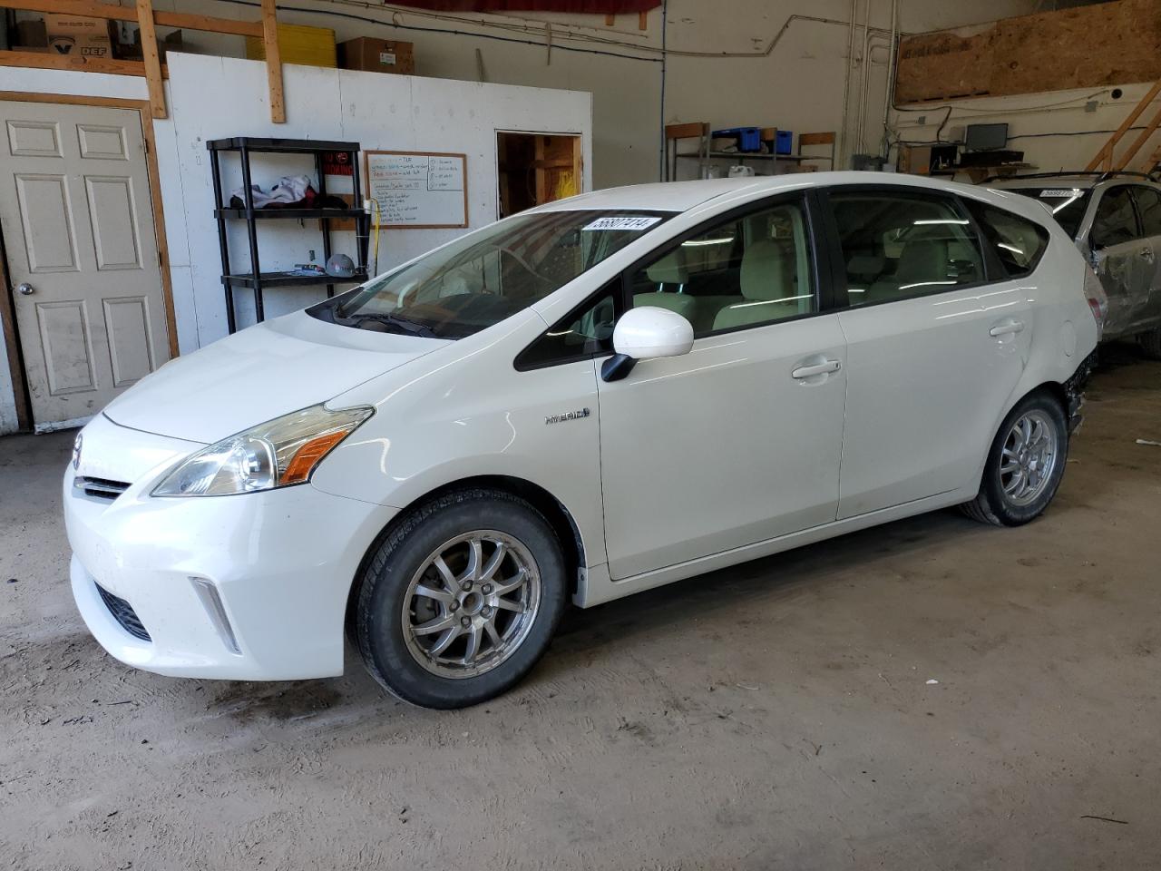 JTDZN3EU3EJ000940 2014 Toyota Prius V