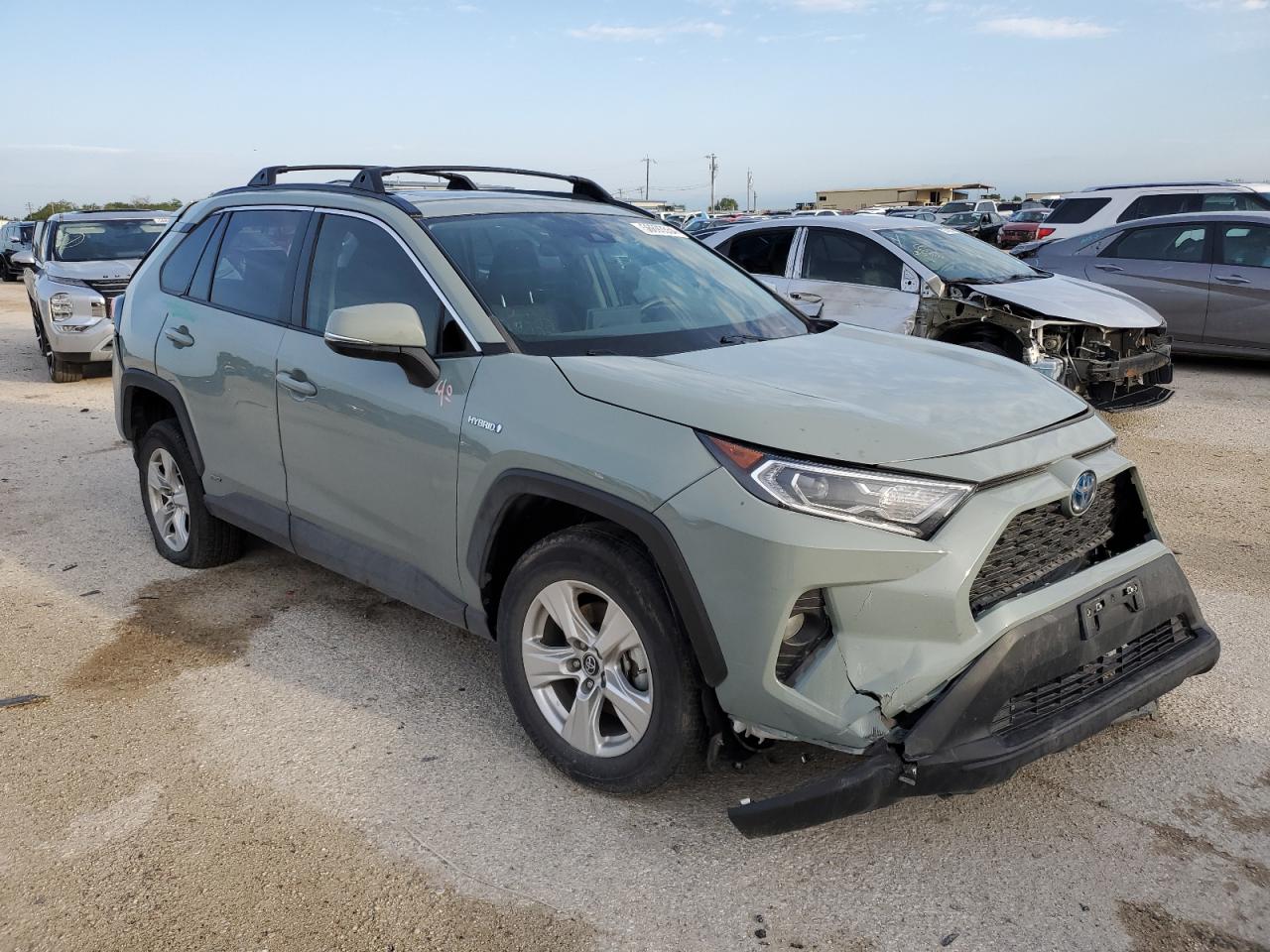 4T3R6RFV1MU026444 2021 Toyota Rav4 Xle