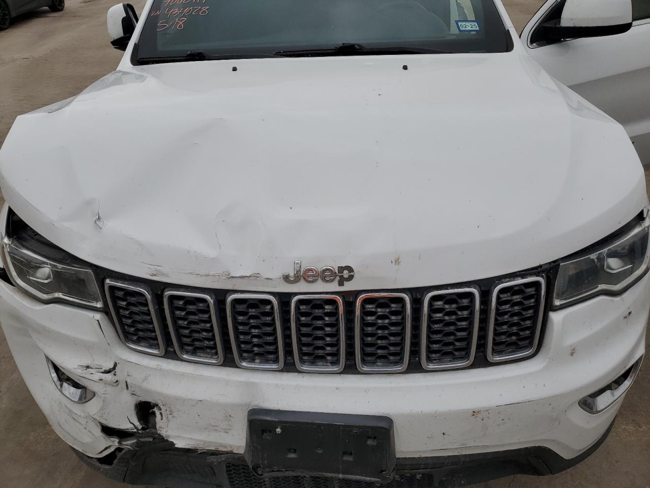 1C4RJEAG2JC434028 2018 Jeep Grand Cherokee Laredo