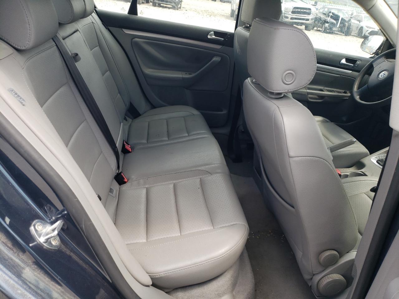 3VWSF81K46M683085 2006 Volkswagen Jetta 2.5 Option Package 1