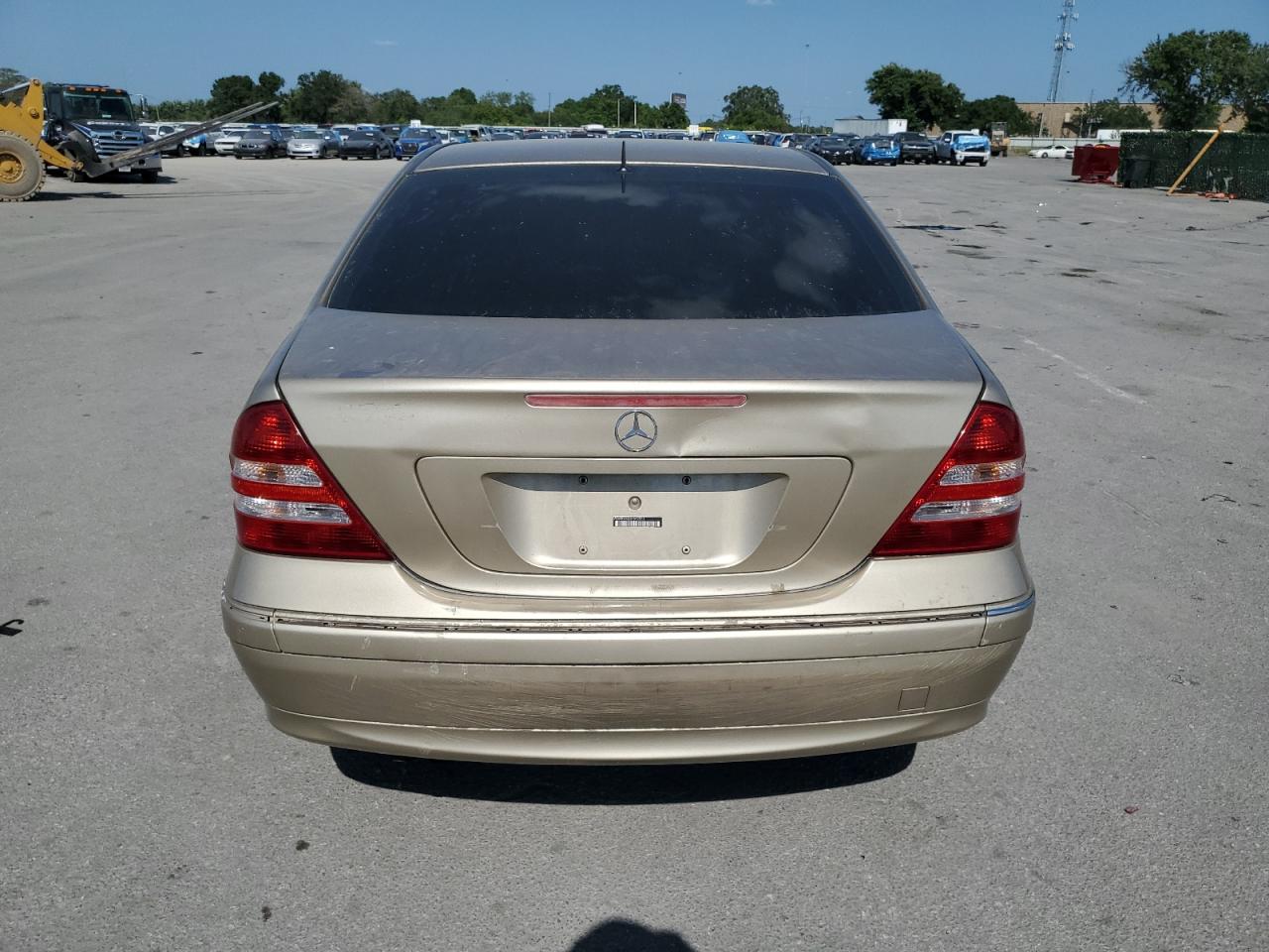 WDBRF64J35F592850 2005 Mercedes-Benz C 320