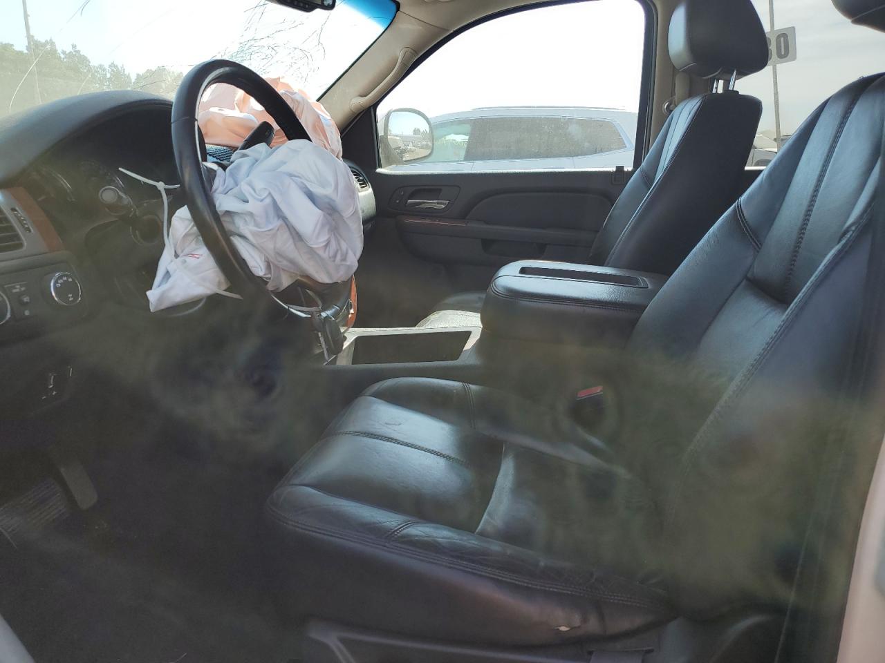 1GNSKBE06BR230106 2011 Chevrolet Tahoe K1500 Lt