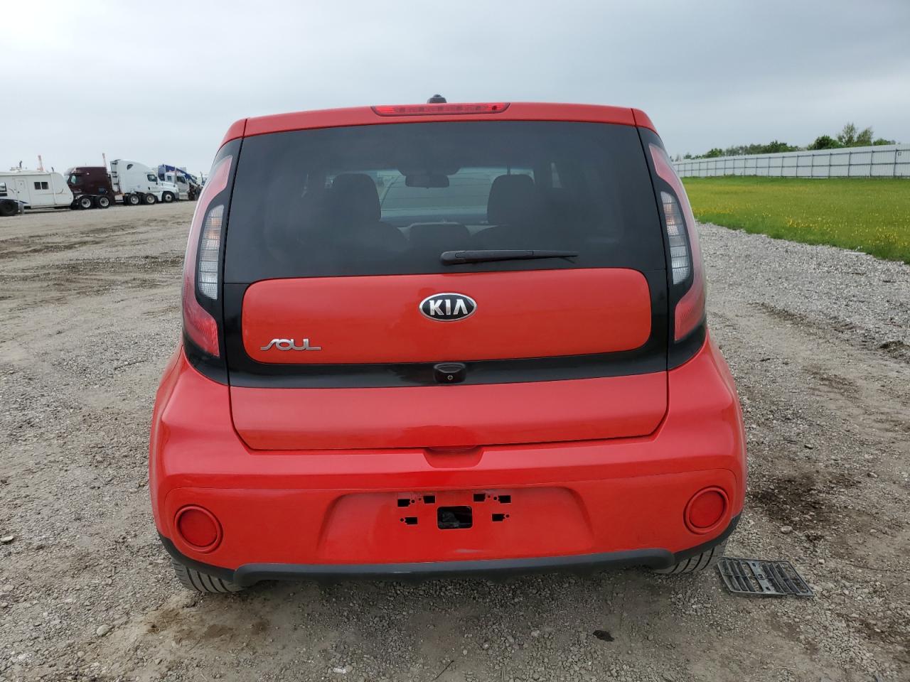 KNDJP3A55J7558690 2018 Kia Soul +