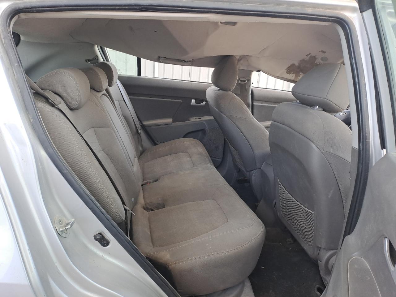 U5YPB81A1GL683207 Auction: COPART UAE Lot: 55237114 Location: HALBAN - THE SULTANATE OF OMAN U5YPB81A1GL683207 KIA SPORTAGE 2016 SILVER Photo 6
