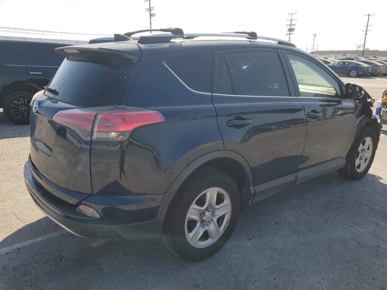 JTMWFREV6HJ714707 2017 Toyota Rav4 Xle