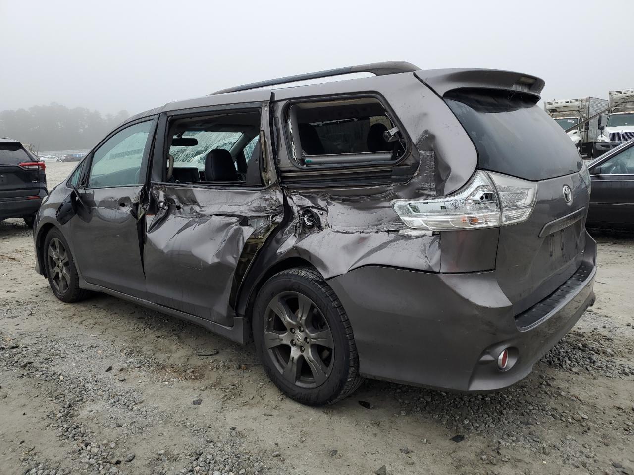 5TDXZ3DCXHS776168 2017 Toyota Sienna Se