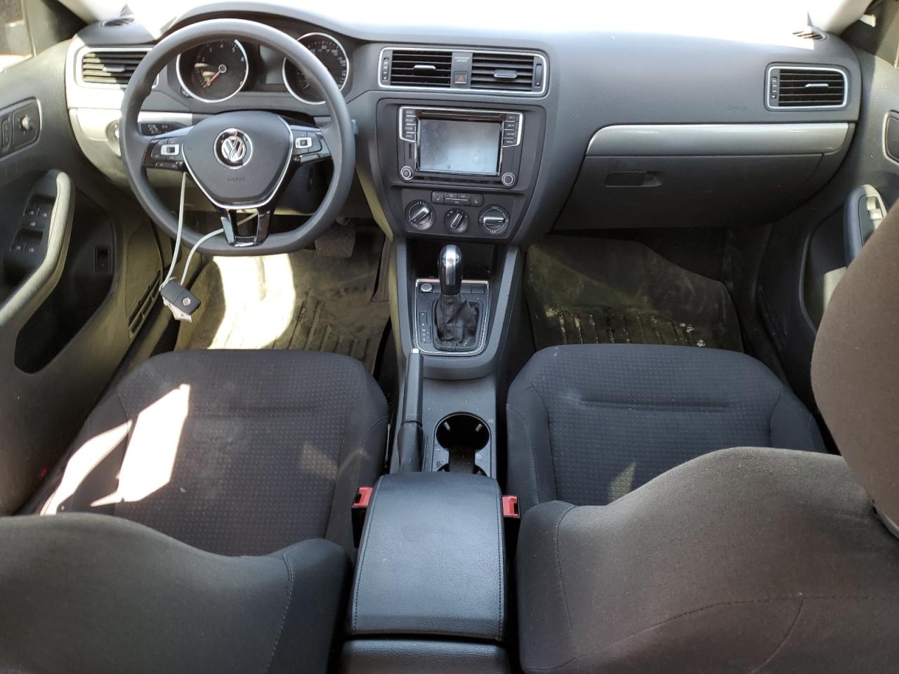 3VWD67AJ7GM380085 2016 Volkswagen Jetta Se