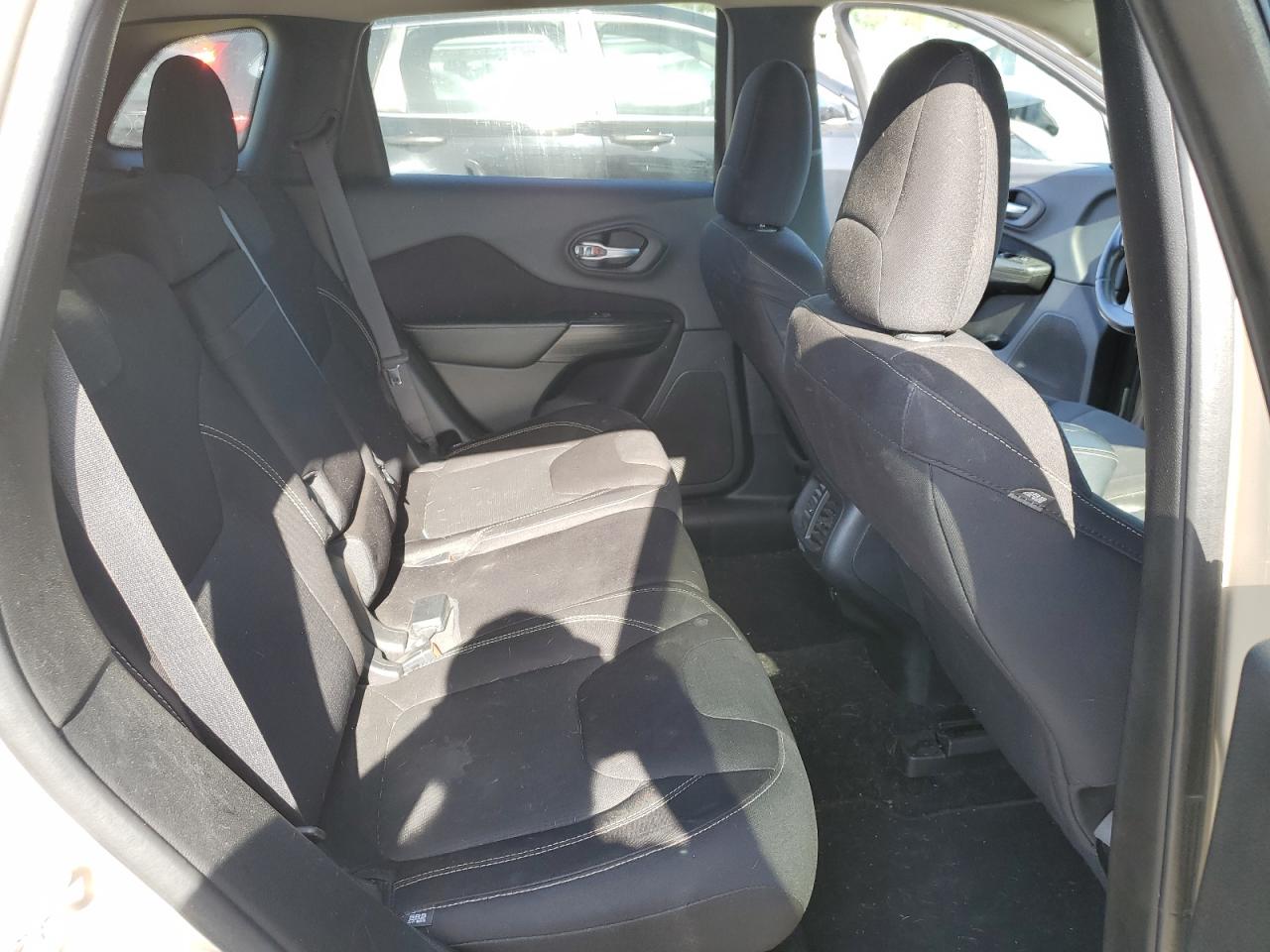 1C4PJLCB4FW655570 2015 Jeep Cherokee Latitude