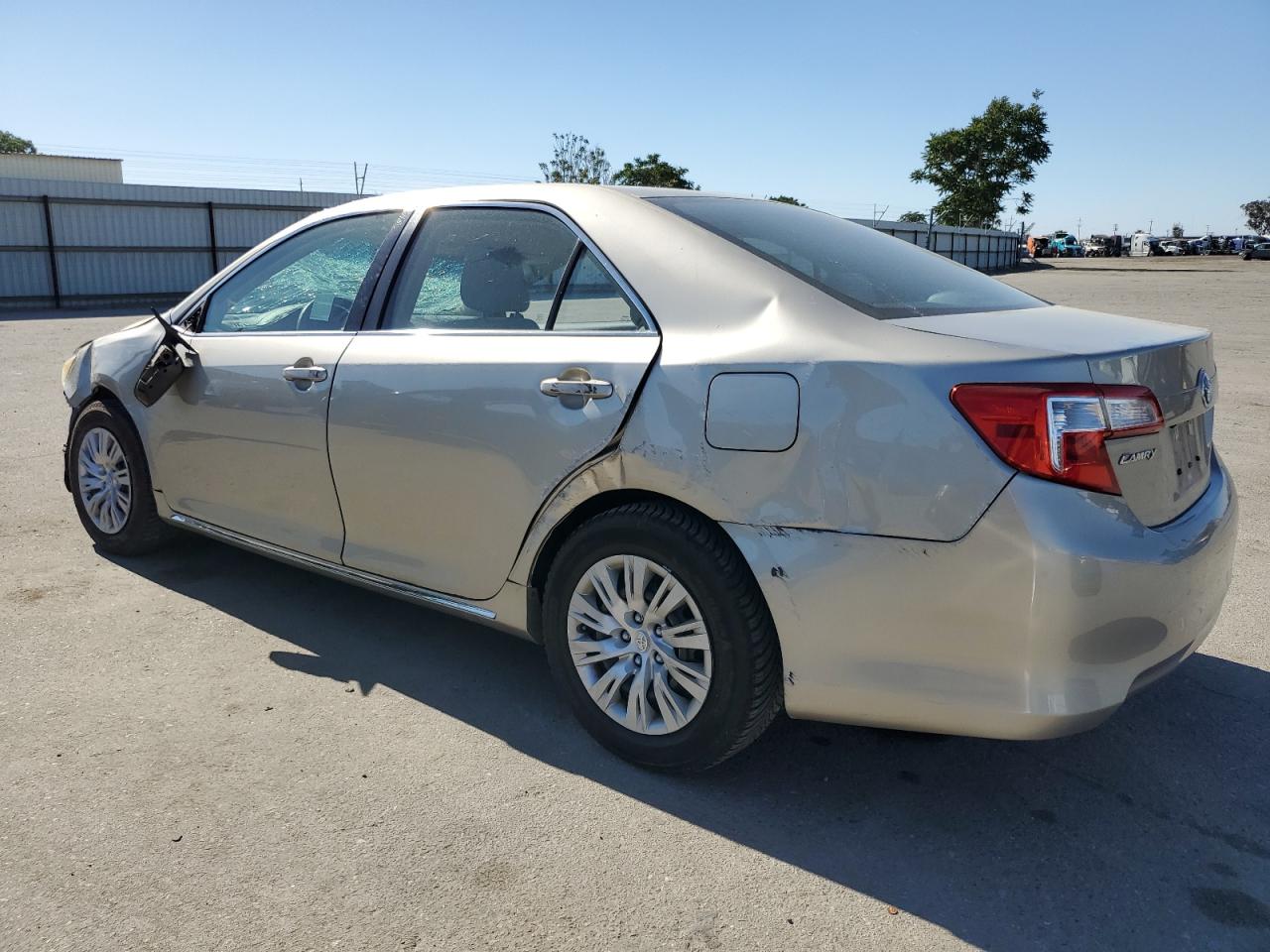 4T4BF1FK1ER435553 2014 Toyota Camry L