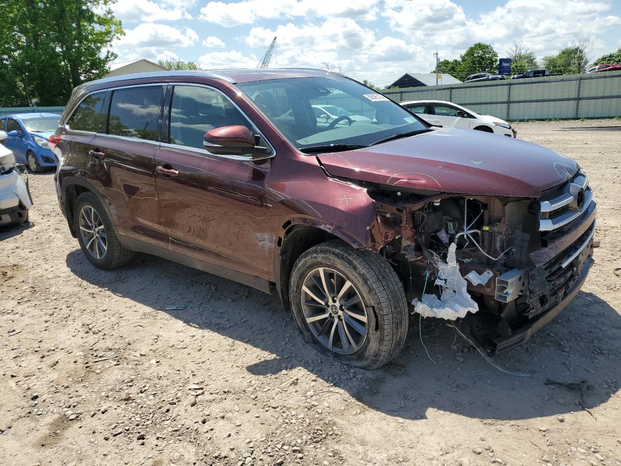 5TDJZRFH5KS718588 2019 Toyota Highlander Se