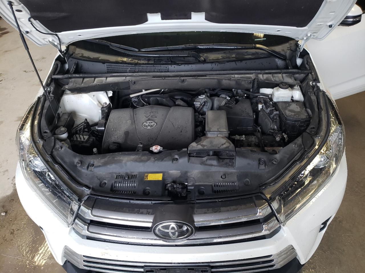 5TDDZRFH8KS952947 2019 Toyota Highlander Limited