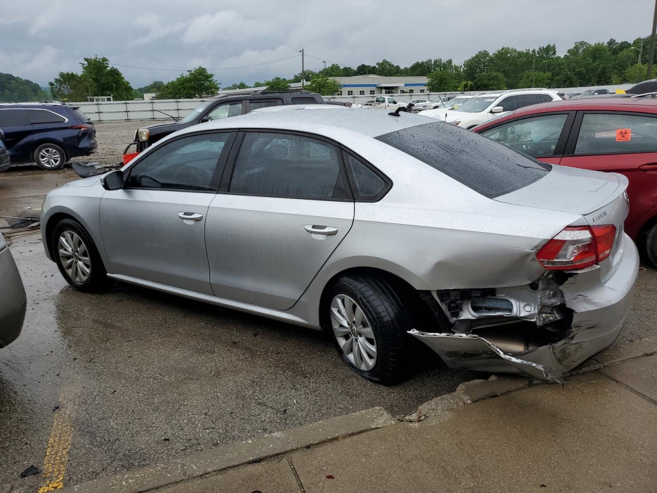 2013 Volkswagen Passat S vin: 1VWAH7A35DC040218