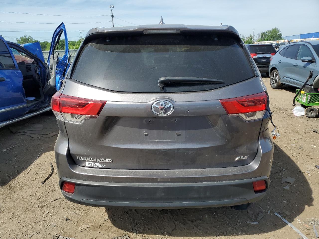 5TDKZRFH4JS286496 2018 Toyota Highlander Se