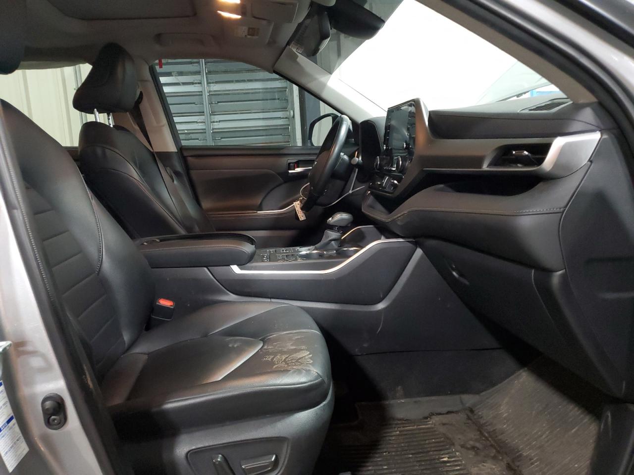 5TDHZRBH4LS502432 2020 Toyota Highlander Xle