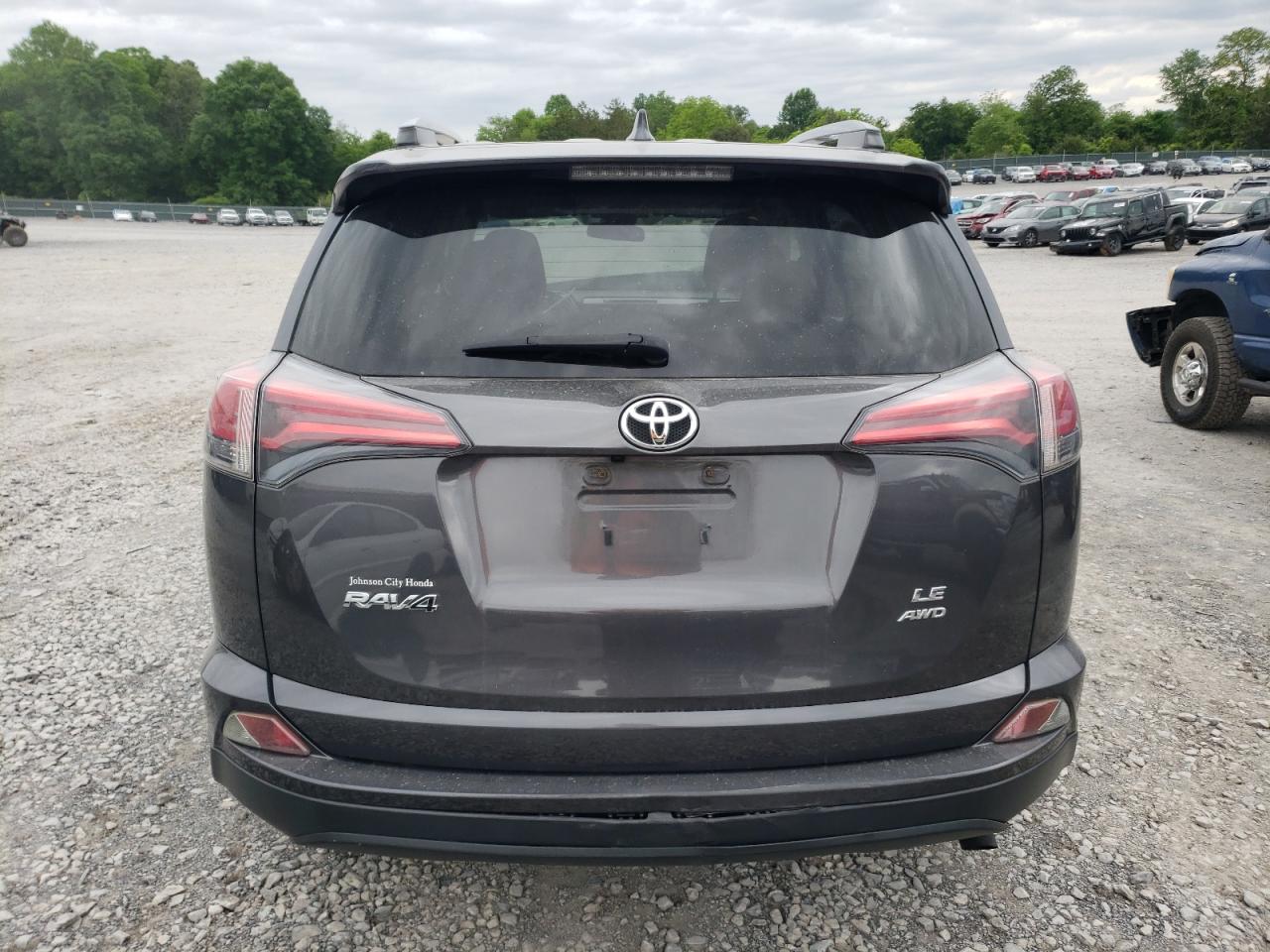 JTMBFREV1HJ132562 2017 Toyota Rav4 Le