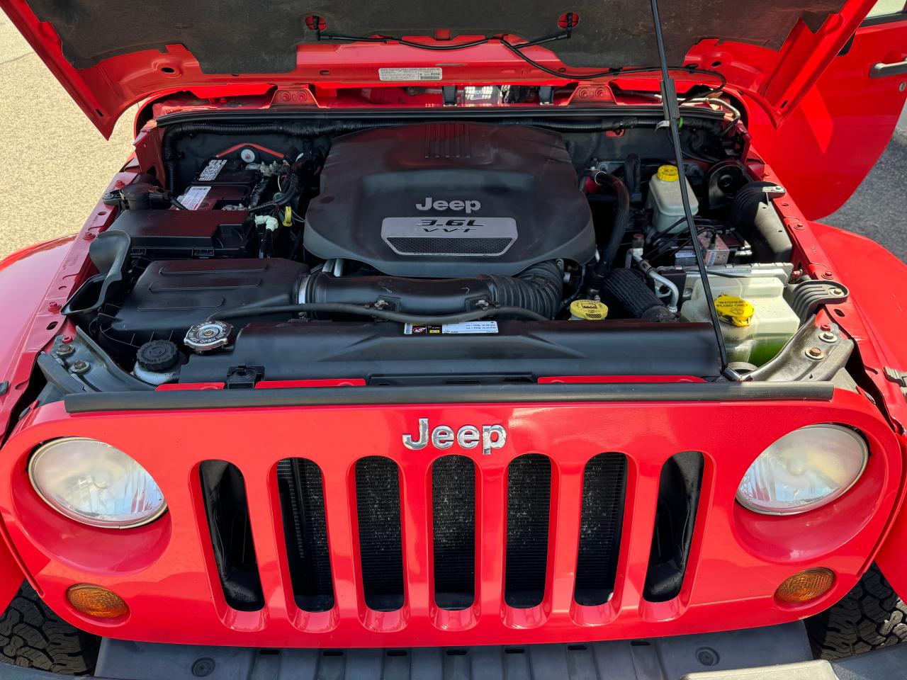 1C4HJWEG4DL663441 2013 Jeep Wrangler Unlimited Sahara