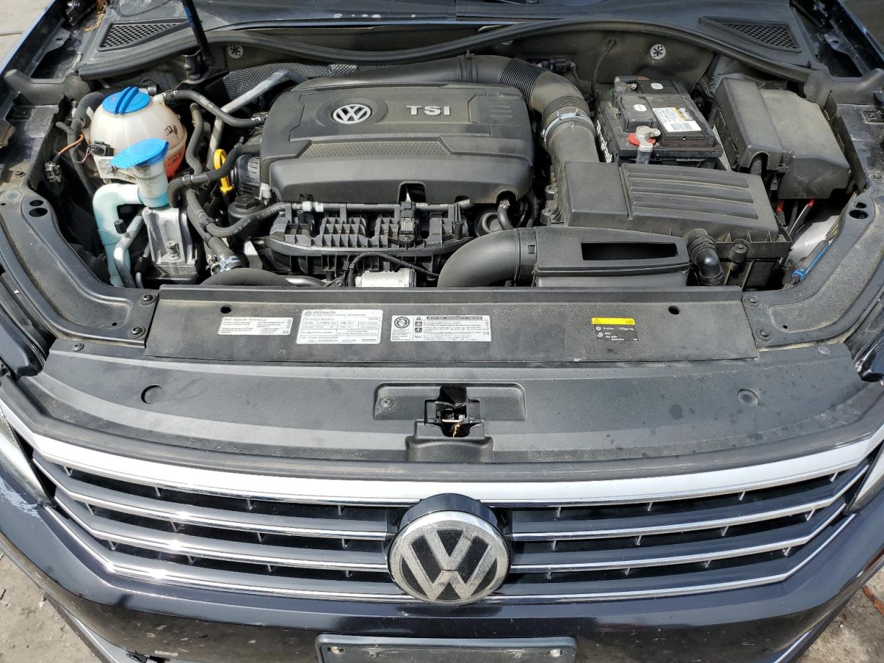 1VWBT7A33HC033602 2017 Volkswagen Passat Se