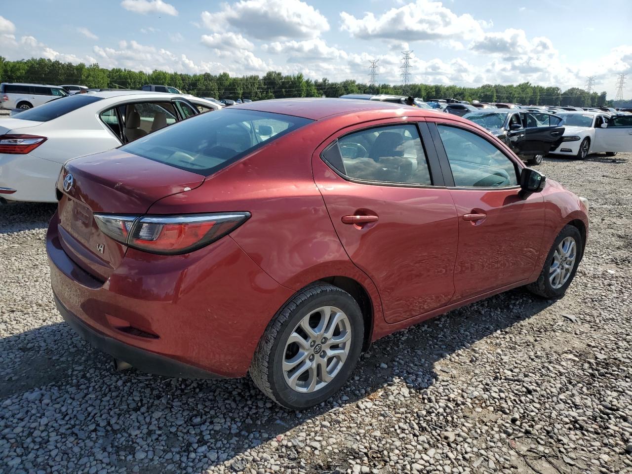 3MYDLBYVXJY333447 2018 Toyota Yaris Ia