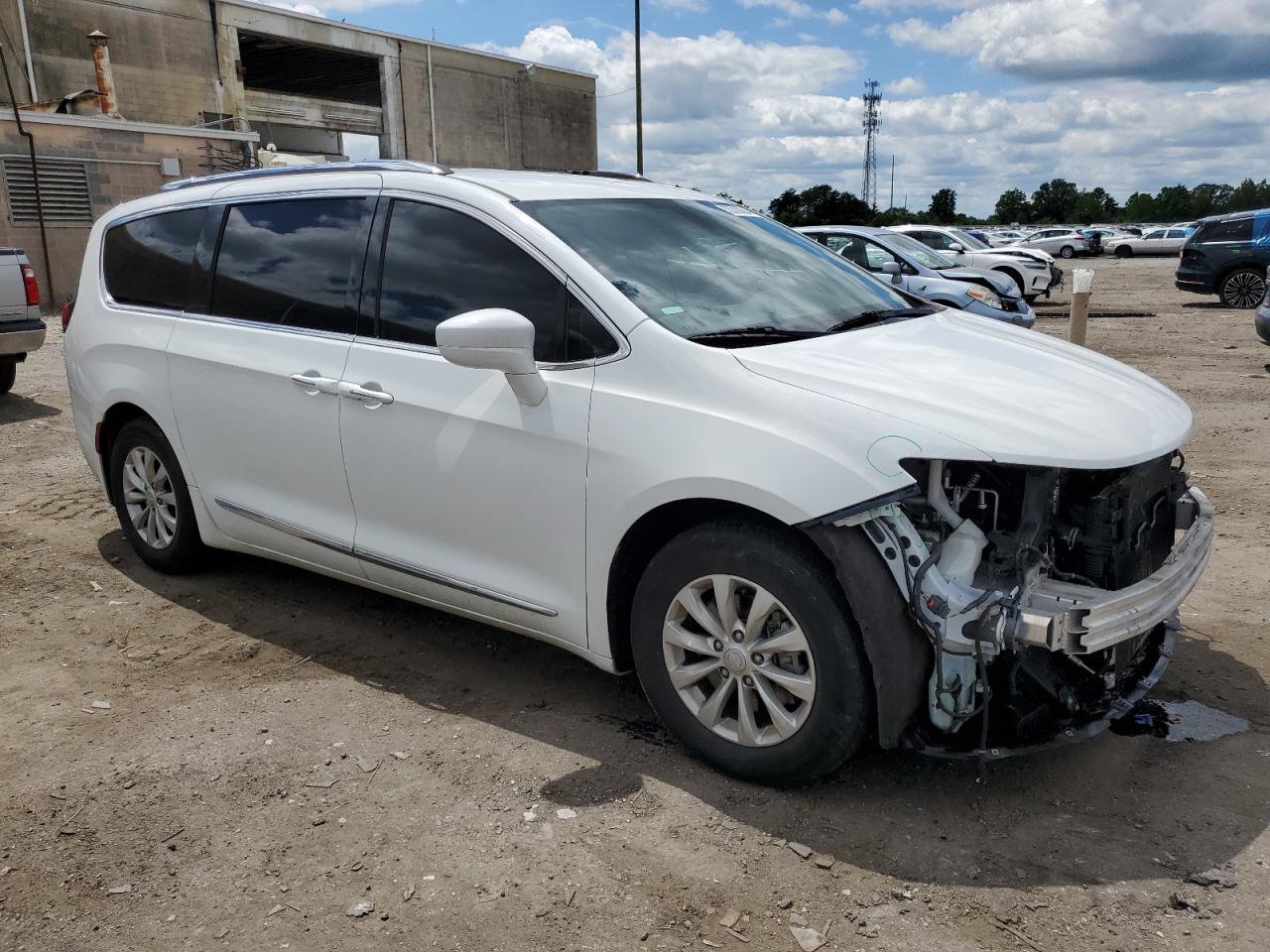 2C4RC1BG2JR217345 2018 Chrysler Pacifica Touring L