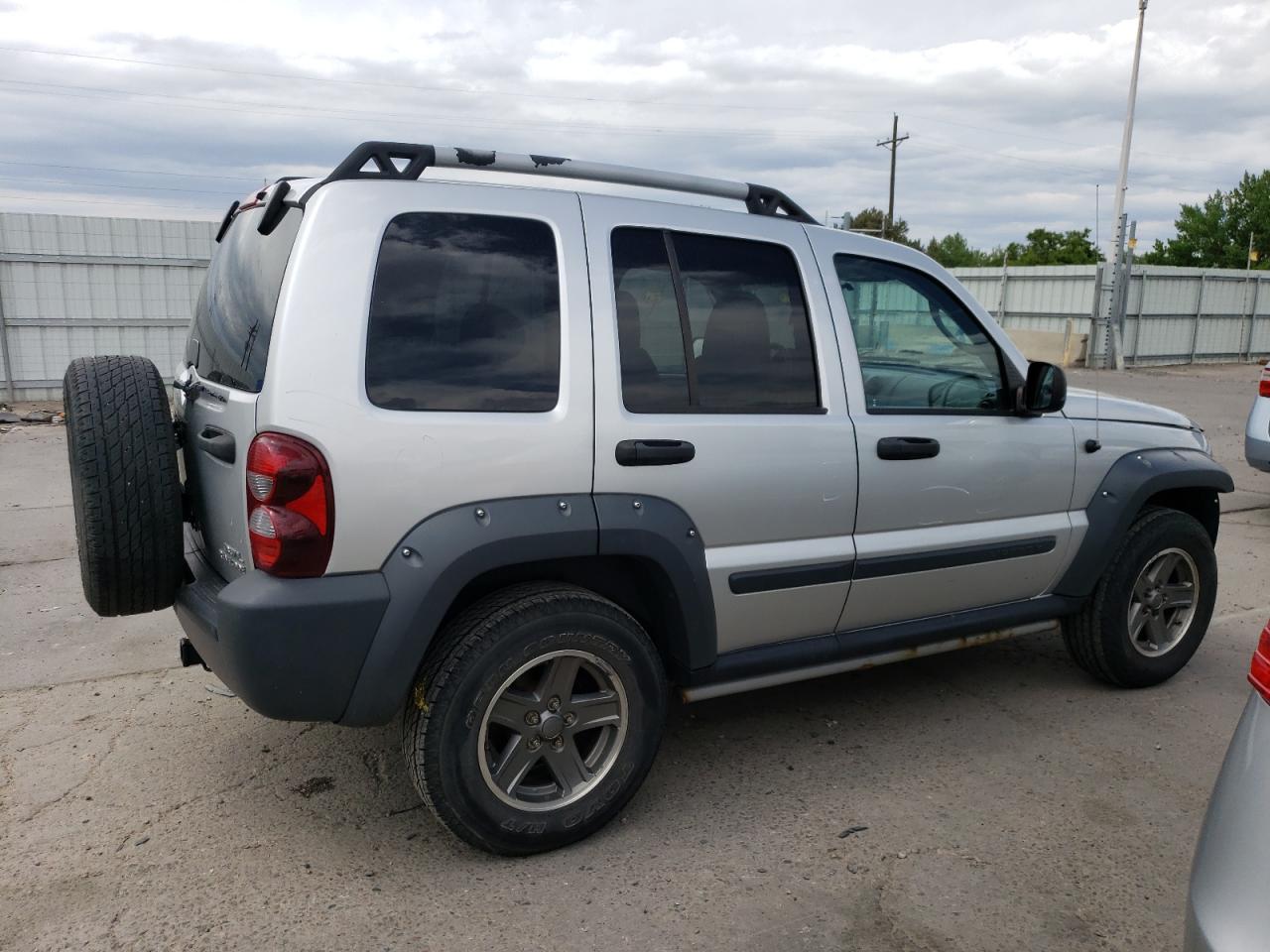 1J4GL38K35W566388 2005 Jeep Liberty Renegade