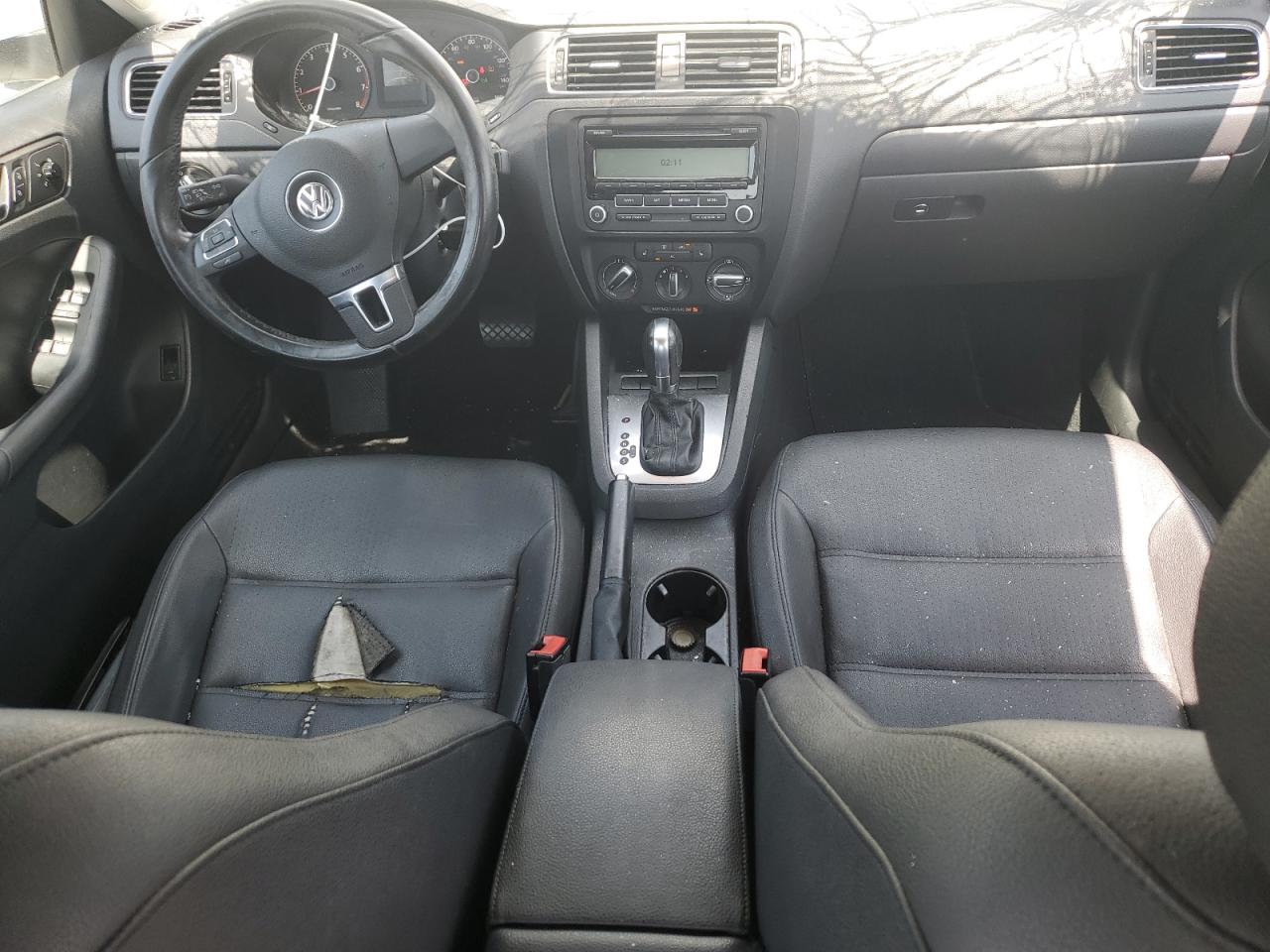 3VWDZ7AJXBM315425 2011 Volkswagen Jetta Se