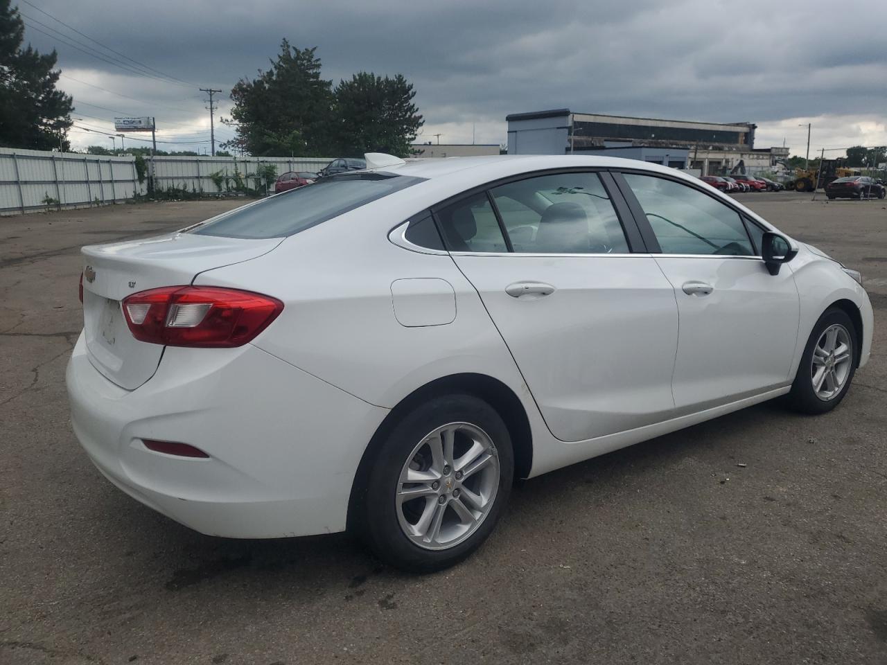 1G1BE5SM9H7176077 2017 Chevrolet Cruze Lt