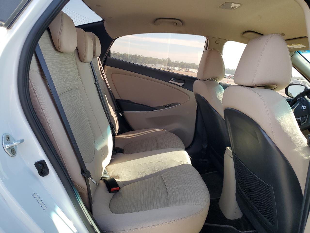 KMHCT4AEXHU369812 2017 Hyundai Accent Se