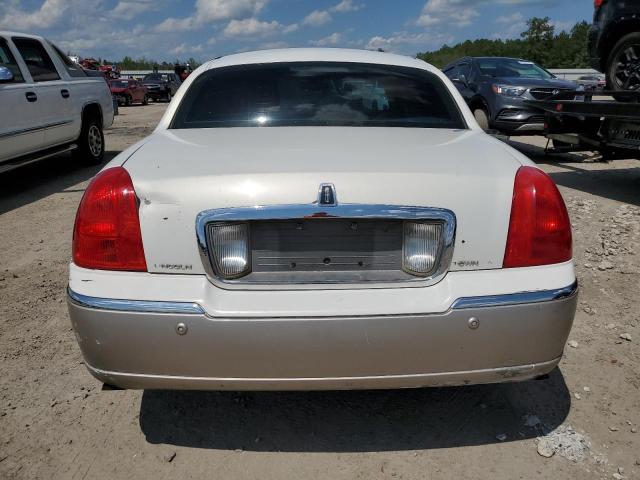 2003 Lincoln Town Car Signature VIN: 1LNHM82W33Y642642 Lot: 53939474