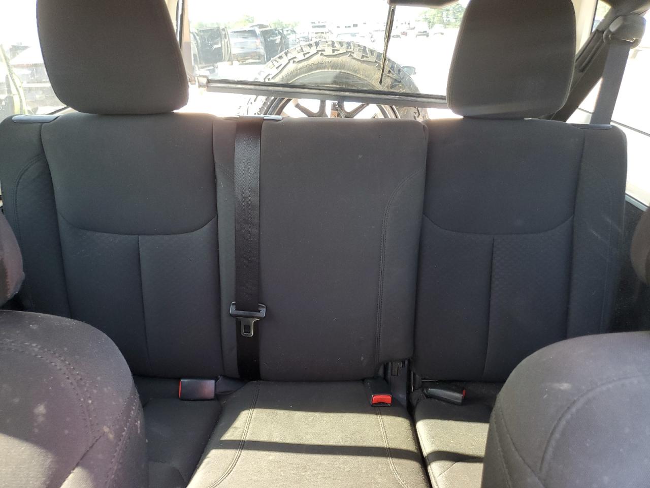 1C4BJWDG6FL692675 2015 Jeep Wrangler Unlimited Sport