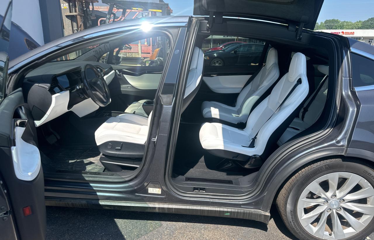 5YJXCBE23JF127761 2018 Tesla Model X