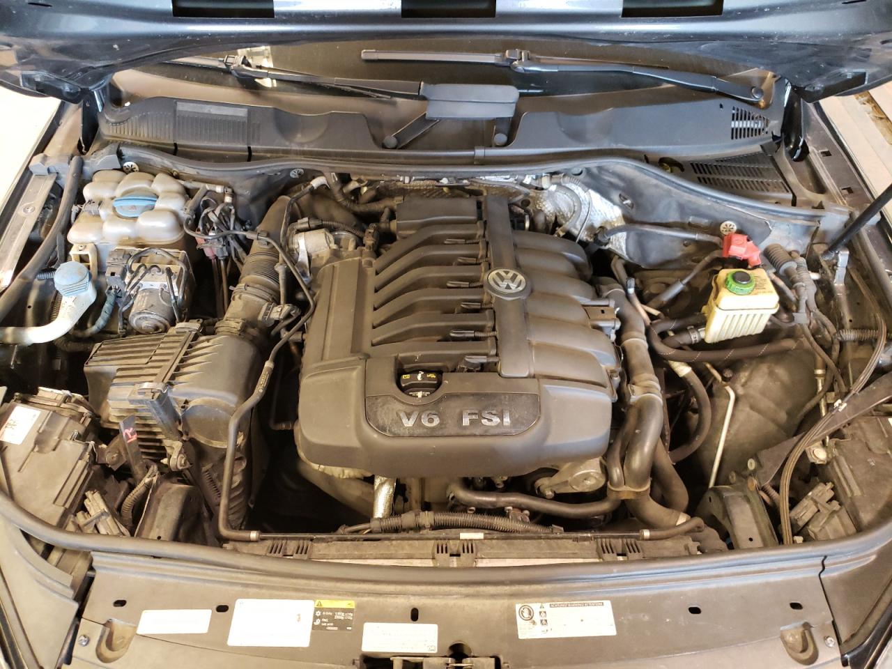 WVGEF9BP4FD007811 2015 Volkswagen Touareg V6
