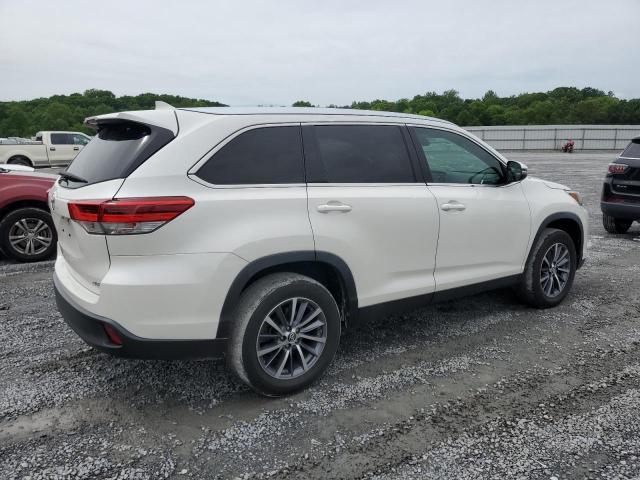 VIN 5TDKZRFH9KS569820 2019 Toyota Highlander, SE no.3