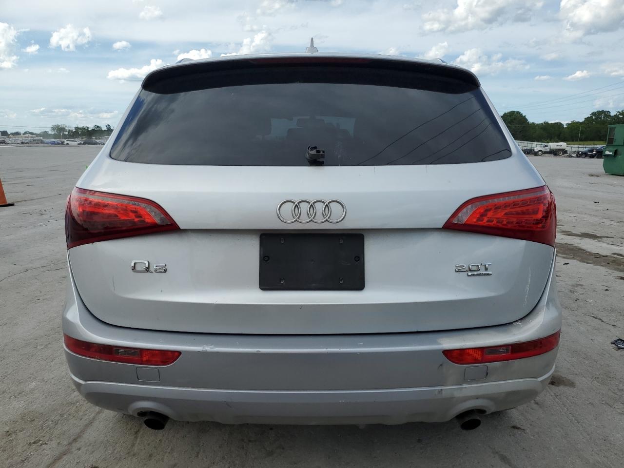 WA1CFAFP5BA018684 2011 Audi Q5 Premium