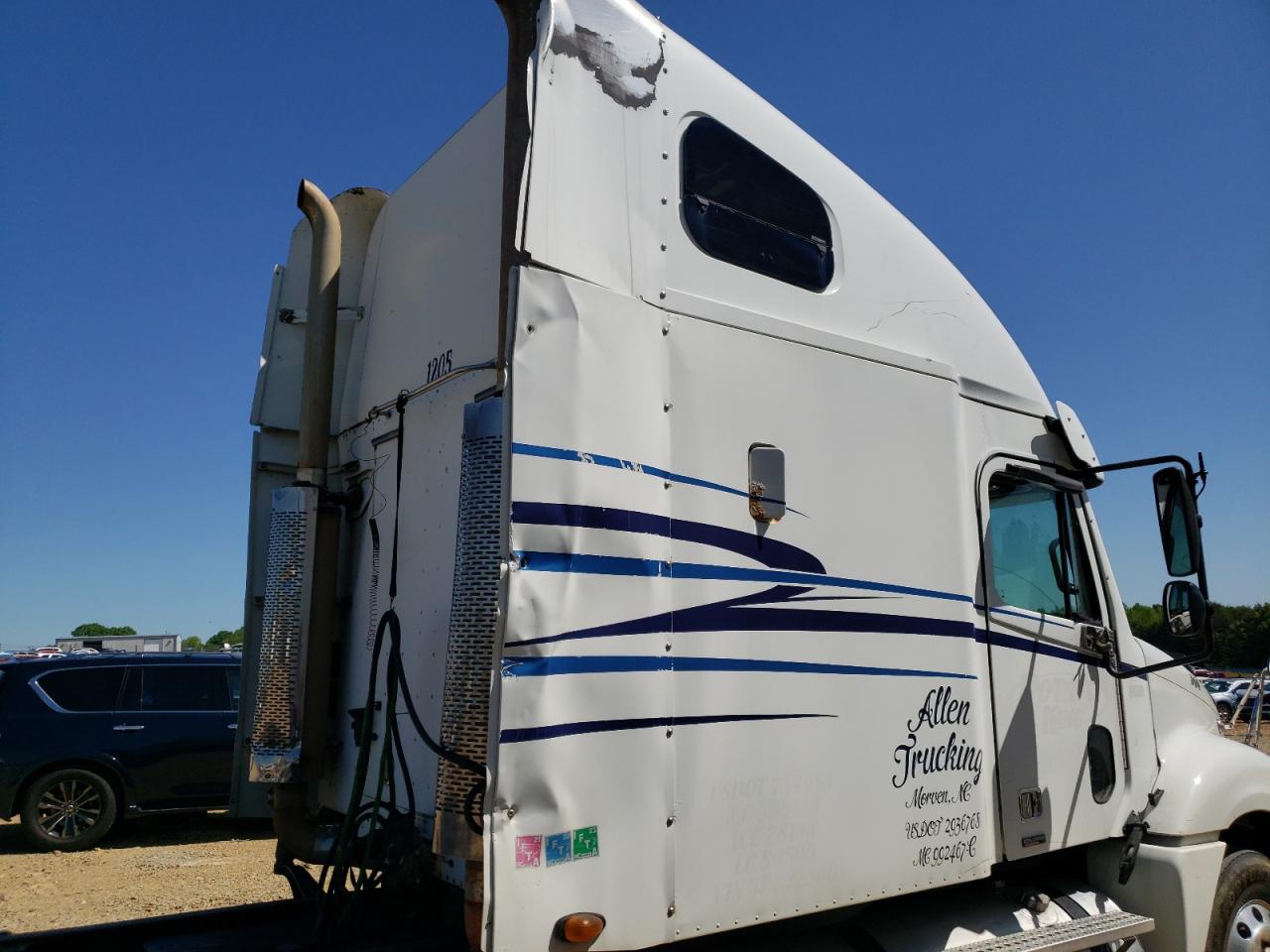 Lot #2507624078 2005 FREIGHTLINER CONVENTION