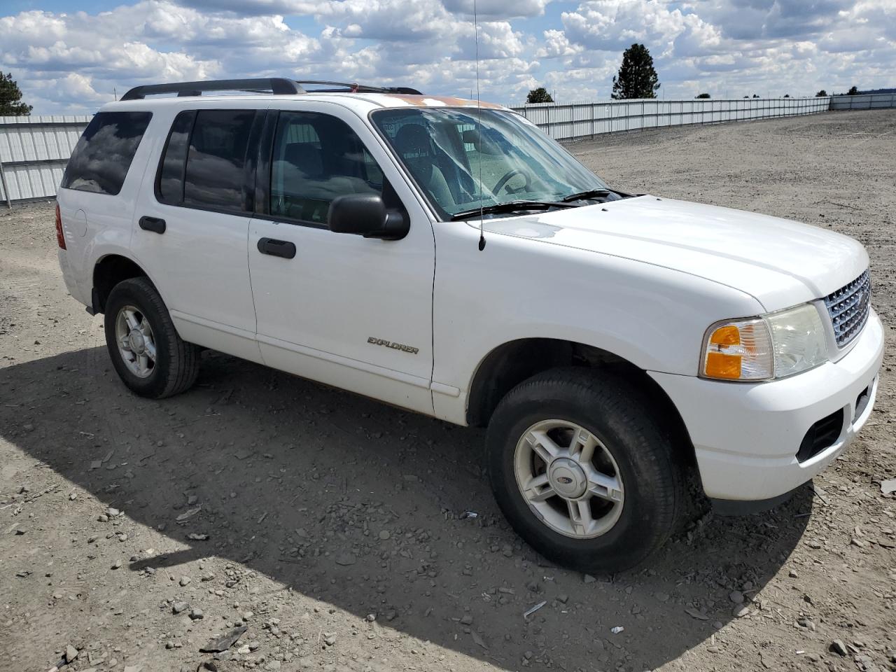 1FMZU73K15UB17342 2005 Ford Explorer Xlt