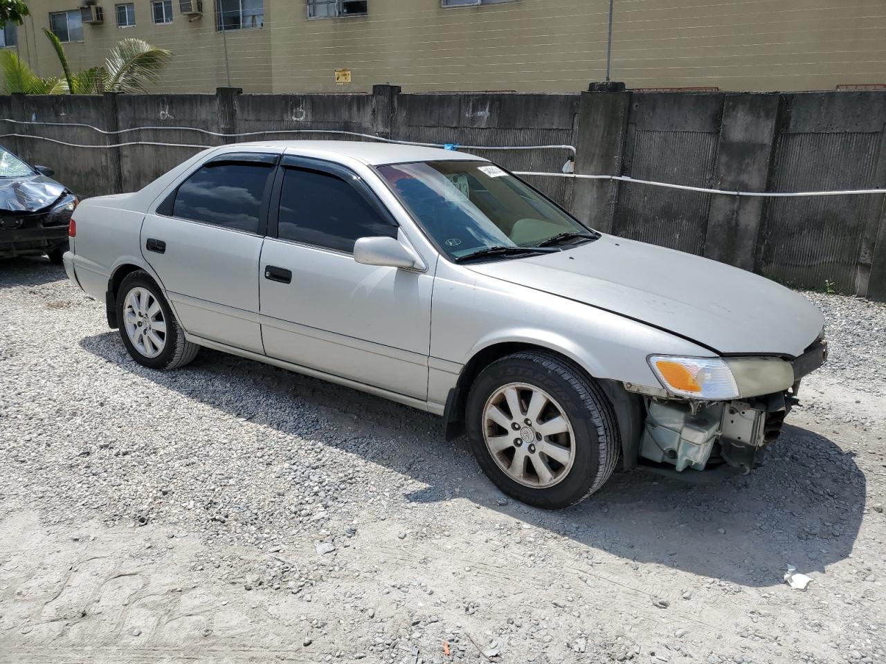 4T1BG22K8YU660608 2000 Toyota Camry Ce