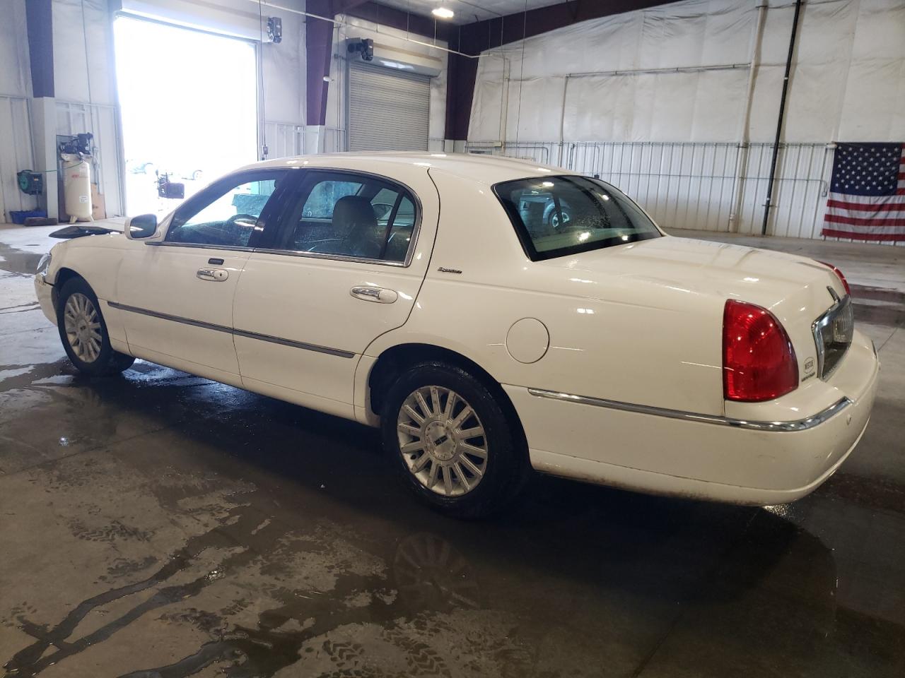 1LNHM81W04Y670885 2004 Lincoln Town Car Executive