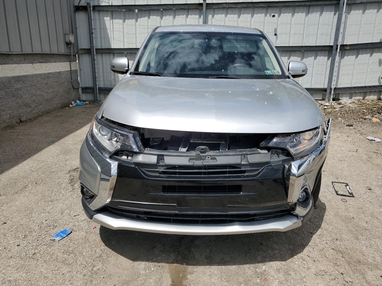 JA4AZ3A39JZ038841 2018 Mitsubishi Outlander Se