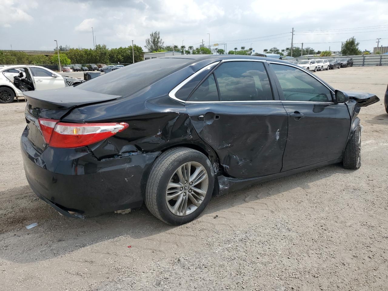 4T1BF1FK0GU156057 2016 Toyota Camry Le