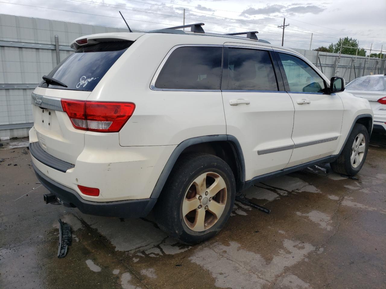 1J4RR4GG7BC613056 2011 Jeep Grand Cherokee Laredo