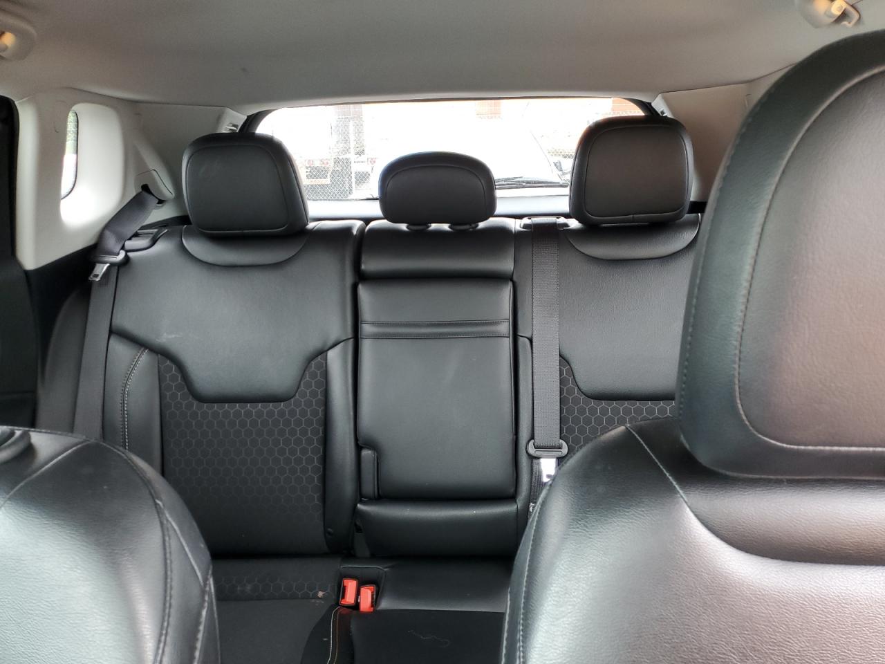 3C4NJCBBXJT503090 2018 Jeep Compass Latitude