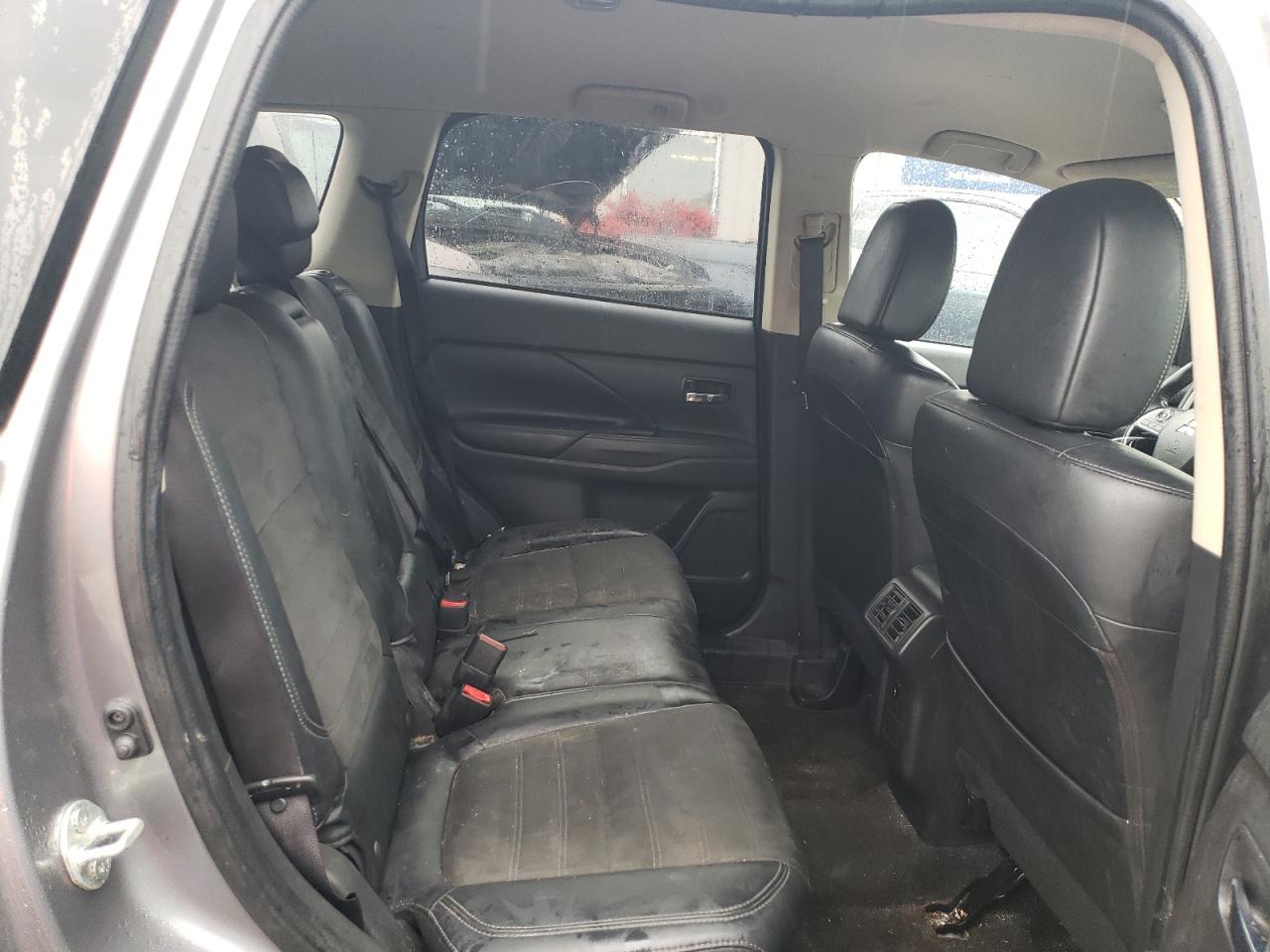 JA4AD3A37KZ045352 2019 Mitsubishi Outlander Se