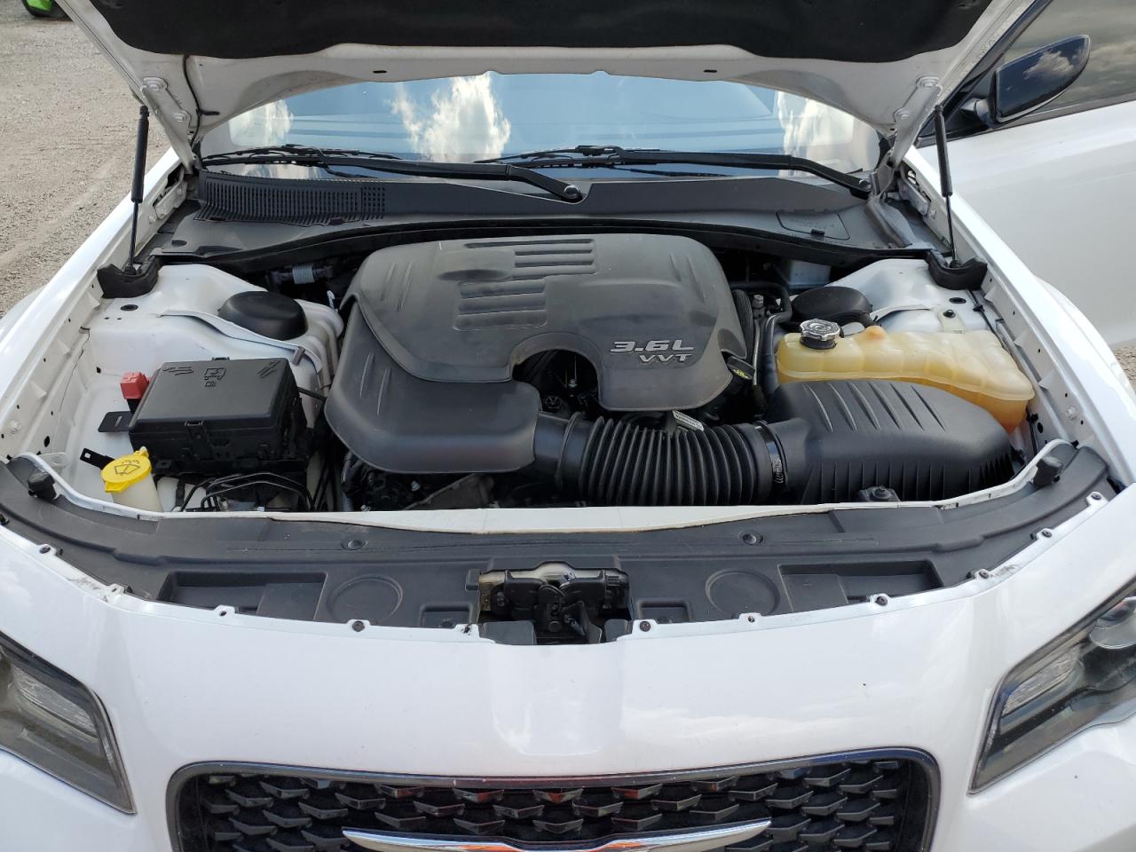 2C3CCAAG5KH648359 2019 Chrysler 300 Touring