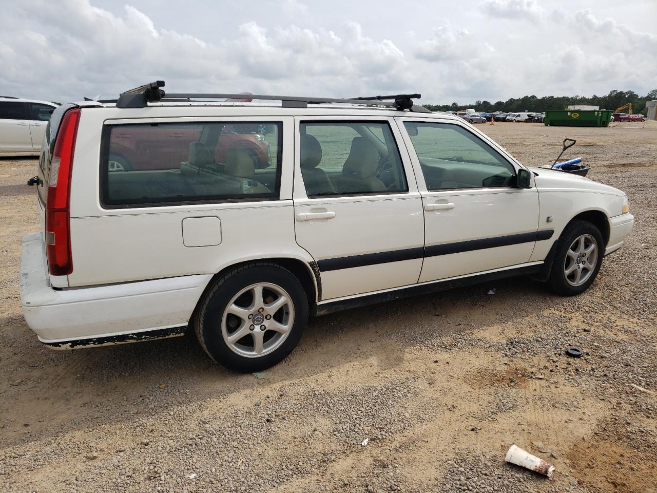 YV1LW61J3Y2708680 2000 Volvo V70 Base