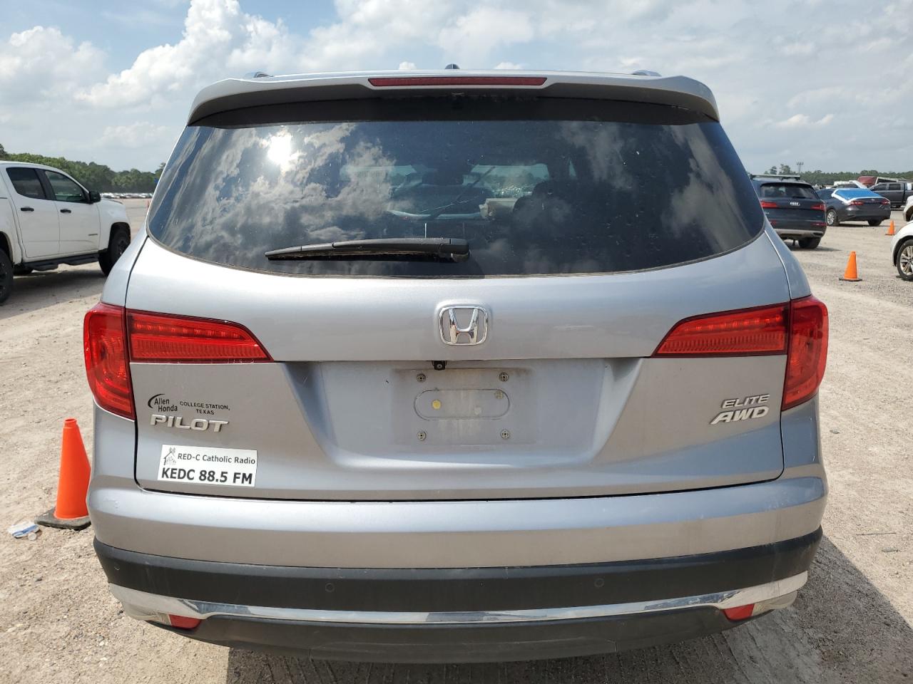 5FNYF6H08GB065666 2016 Honda Pilot Elite