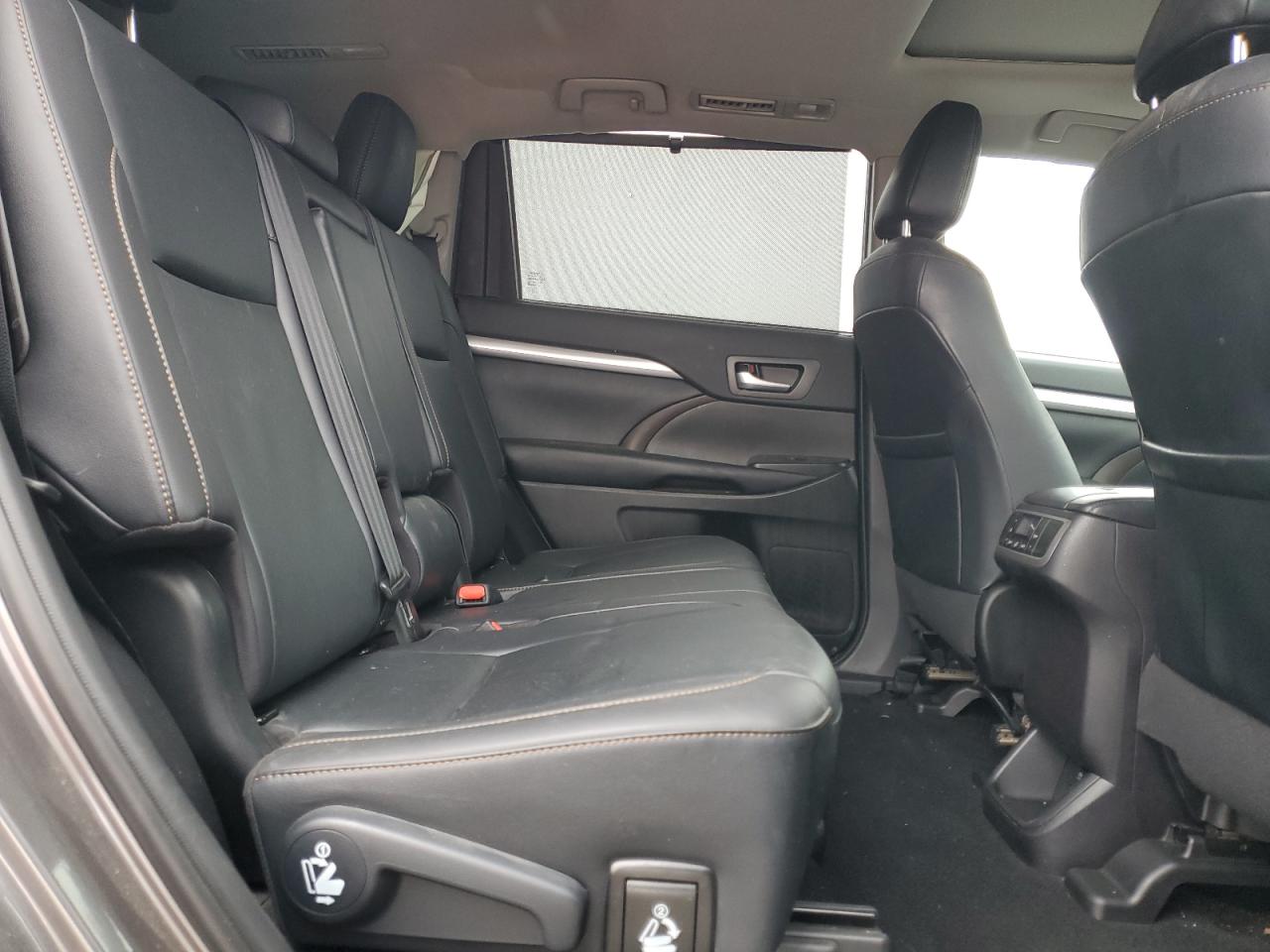 5TDJZRFH3KS609000 TOYOTA HIGHLANDER 2019