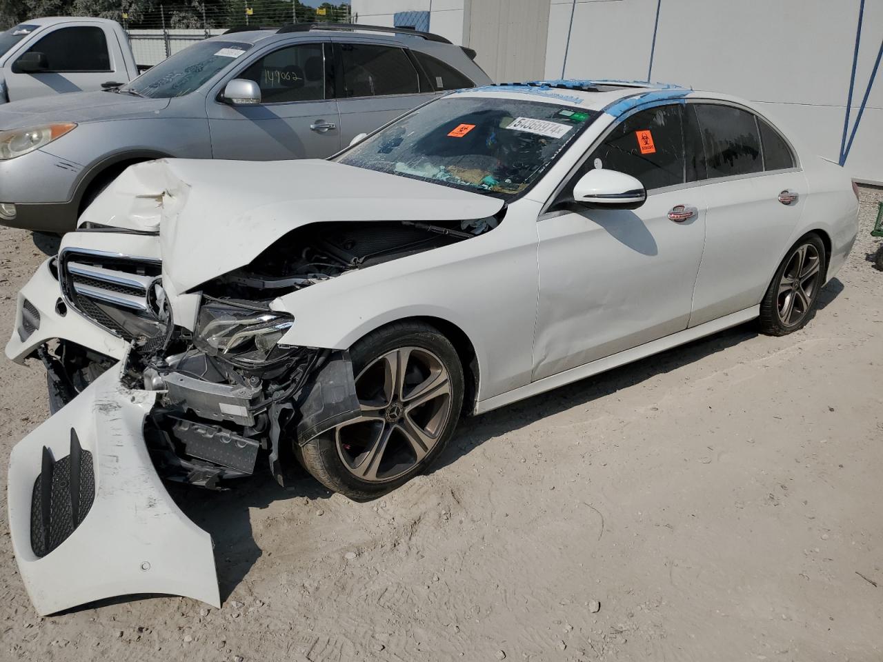 2018 Mercedes-Benz E 300 vin: WDDZF4JB3JA305412