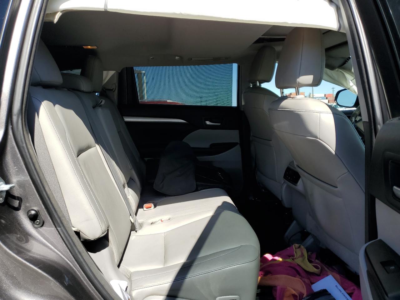 5TDJKRFHXFS104078 2015 Toyota Highlander Xle