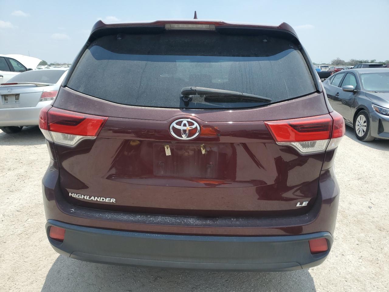 5TDZZRFH3KS365299 2019 Toyota Highlander Le